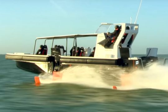 Le foiler à moteur de Bénéteau reste un concept boat