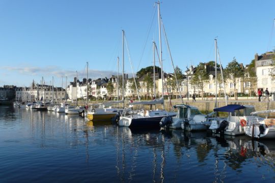 De nombreux bateaux neufs dans les ports de plaisance sont achetés en LOA