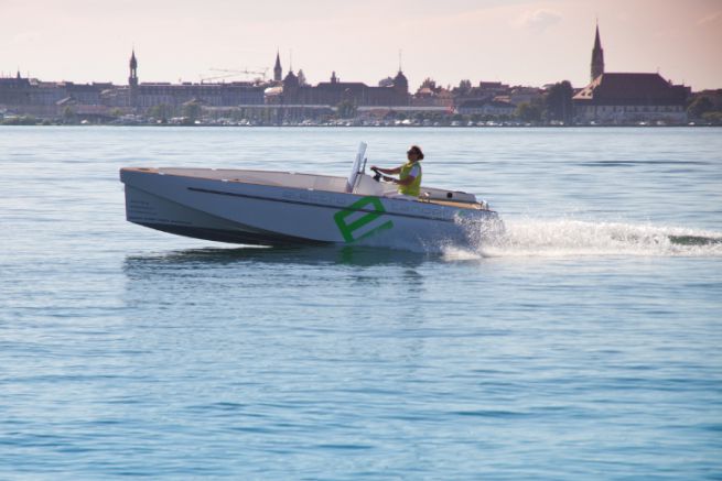 Barca elettrica con motore Aquamot