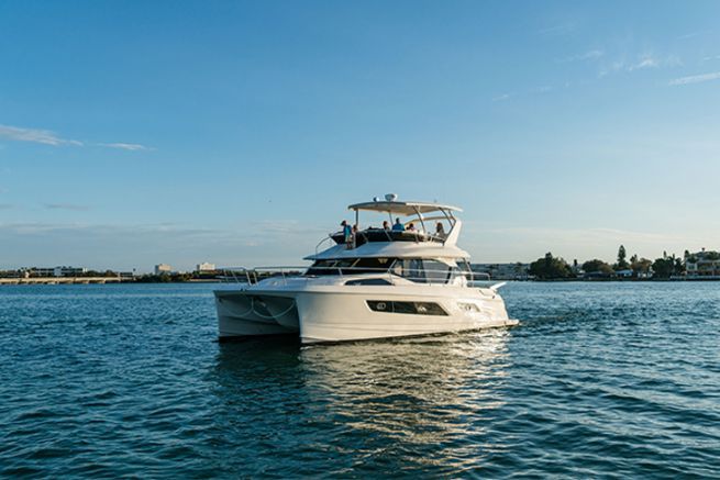 catamarano a motore aquila