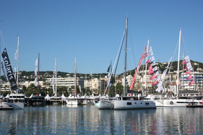 Catamarano al salone nautico del Cannes Yachting Festival di Cannes