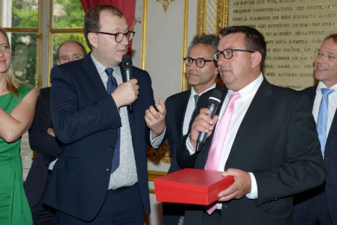 Gilles Wagner, presidente di Privilge Marine riceve il premio Etienne Marcel da Antoine Boulay di Bpifrance