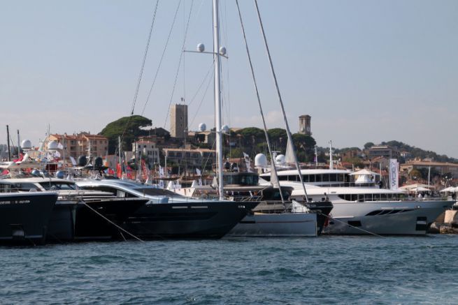 Yachts nel porto di Cannes