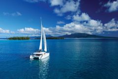 Catamarano in navigazione