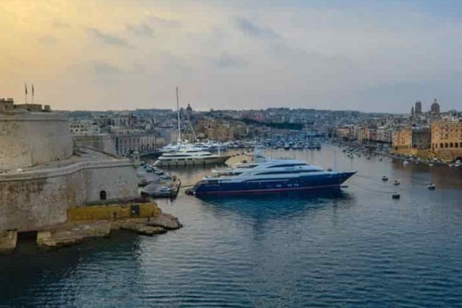 Barche a vela nel porto di La Valletta a Malta