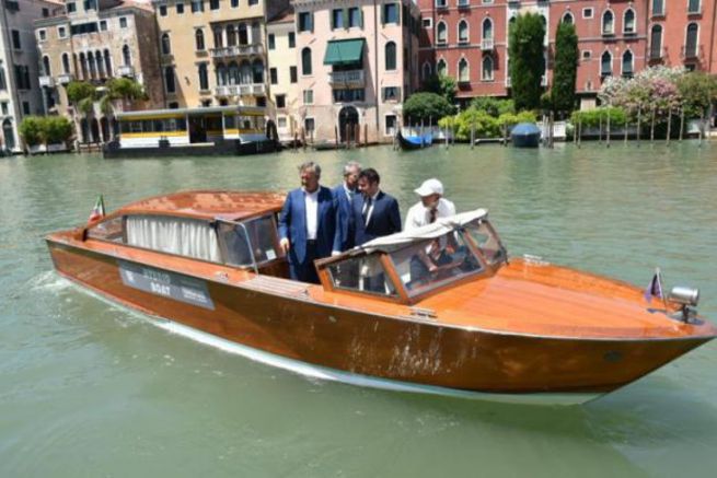 Taxi barca ibrida a Venezia