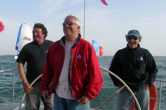 Laurent Tilleau al centro (in rosso), circondato da Philippe Poupon, Grard Dupuy e Jean-Yves Furic a bordo della Grand Soleil Race 45
