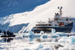 Lo yacht Legend  in gestione presso la Northrop & Johnson..