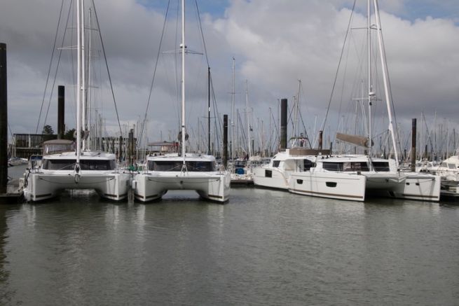 Il porto di La Rochelle accoglie regolarmente imbarcazioni pronte per la consegna dai cantieri neo-acquatici