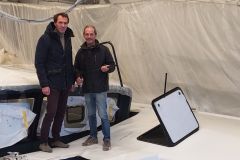 Marc Guillemot e Arnaud Leblais a bordo della MG5 in costruzione