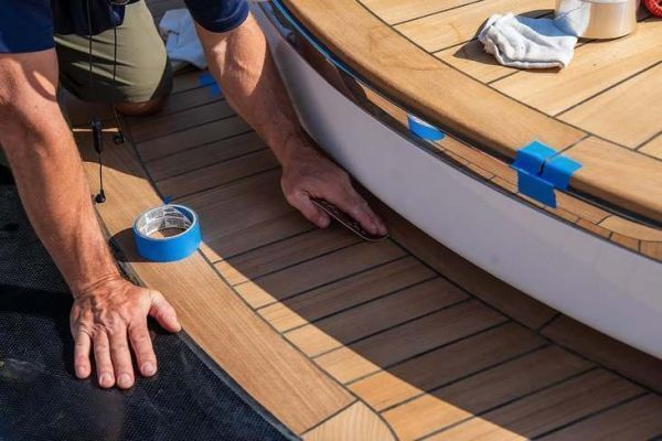 Manutenzione, ristrutturazione e protezione di una coperta in teak: le soluzioni professionali di Teakdecking Systems