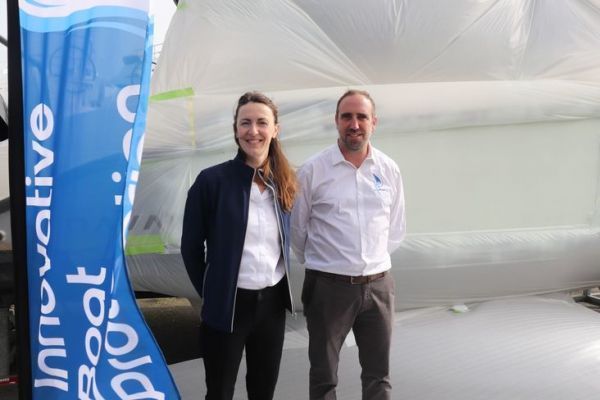 S�bastien DAVID, fondatore di Kerboat Services e Marie-Eug�nie NICOLAS, Spray Protec Business Developer.