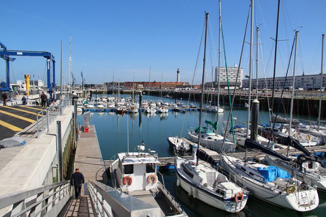 Vista sul porto turistico di Calais