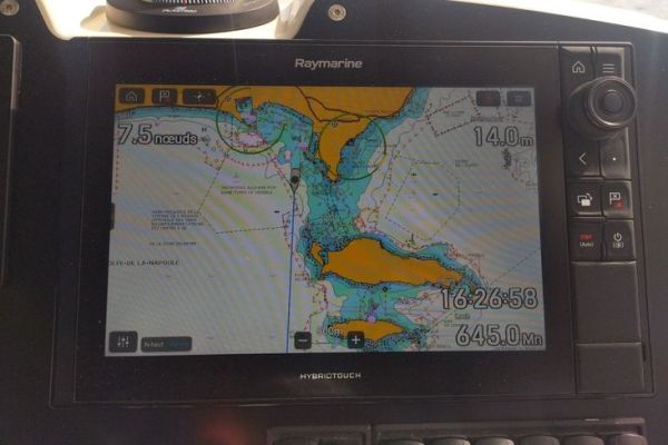 Hallberg-Rassy standardizza la propria elettronica basandosi su Raymarine