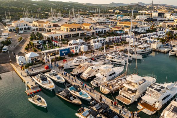 Salone degli yacht olimpici a Lavrio